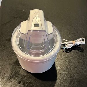 The Pampered chef Ice Cream Maker replacement base
